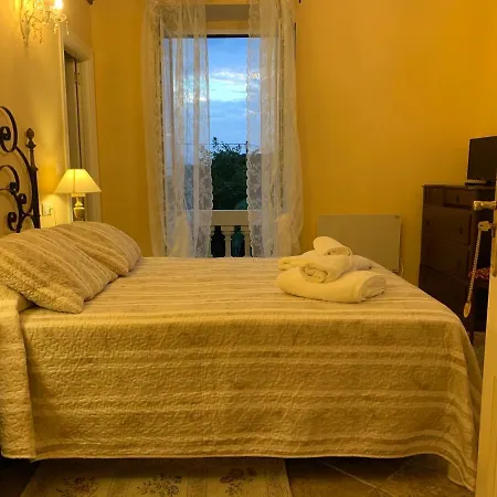 Auristela Villa *